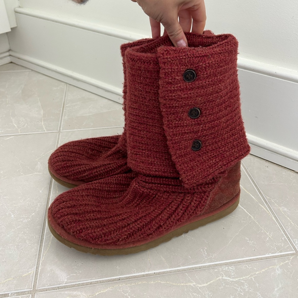 Classic Cardy Red UGGs Size 7